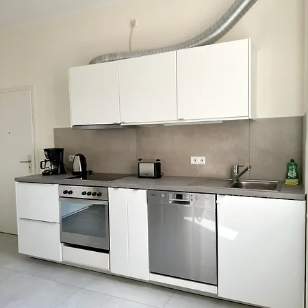 4 Rooms, Free Parking, 25 Min To Duesseldorf, 100 Mbps Wlan Apartment