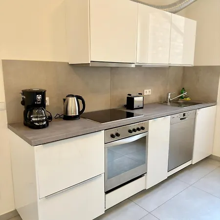 Lägenhet 4 Rooms, Free Parking, 25 Min To Duesseldorf, 100 Mbps Wlan *