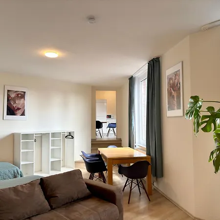 4 Rooms, Free Parking, 25 Min To Duesseldorf, 100 Mbps Wlan Apartment *
