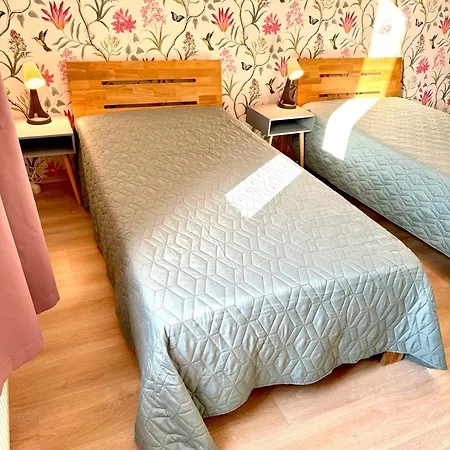 4 Rooms, Free Parking, 25 Min To Duesseldorf, 100 Mbps Wlan Apartment